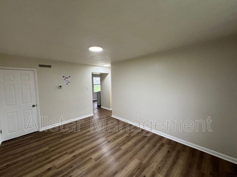 936 S Central Dr - Photo 5 of 13