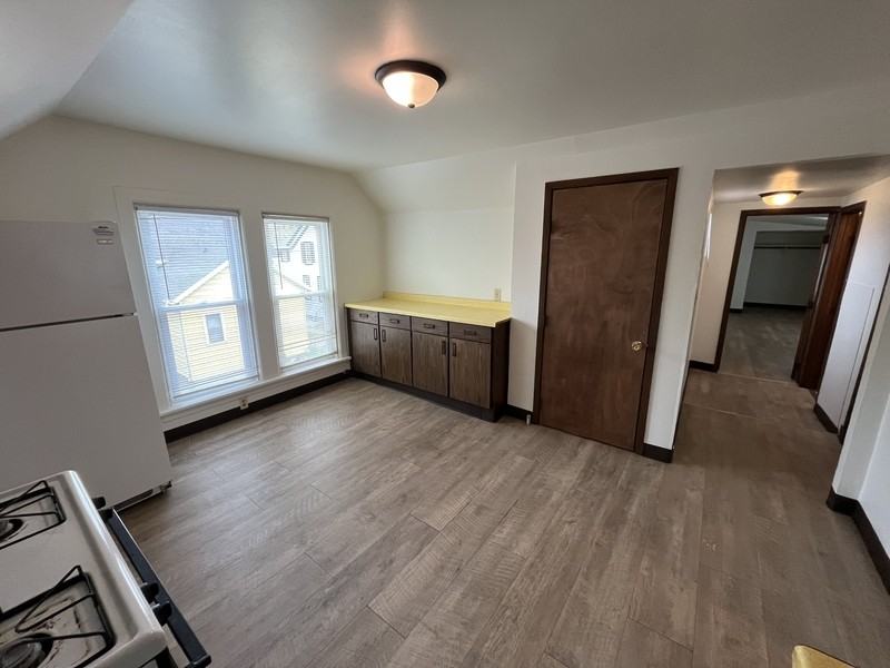 1009 Superior Ave - Photo 6 of 14