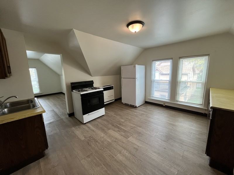 1009 Superior Ave - Photo 7 of 14