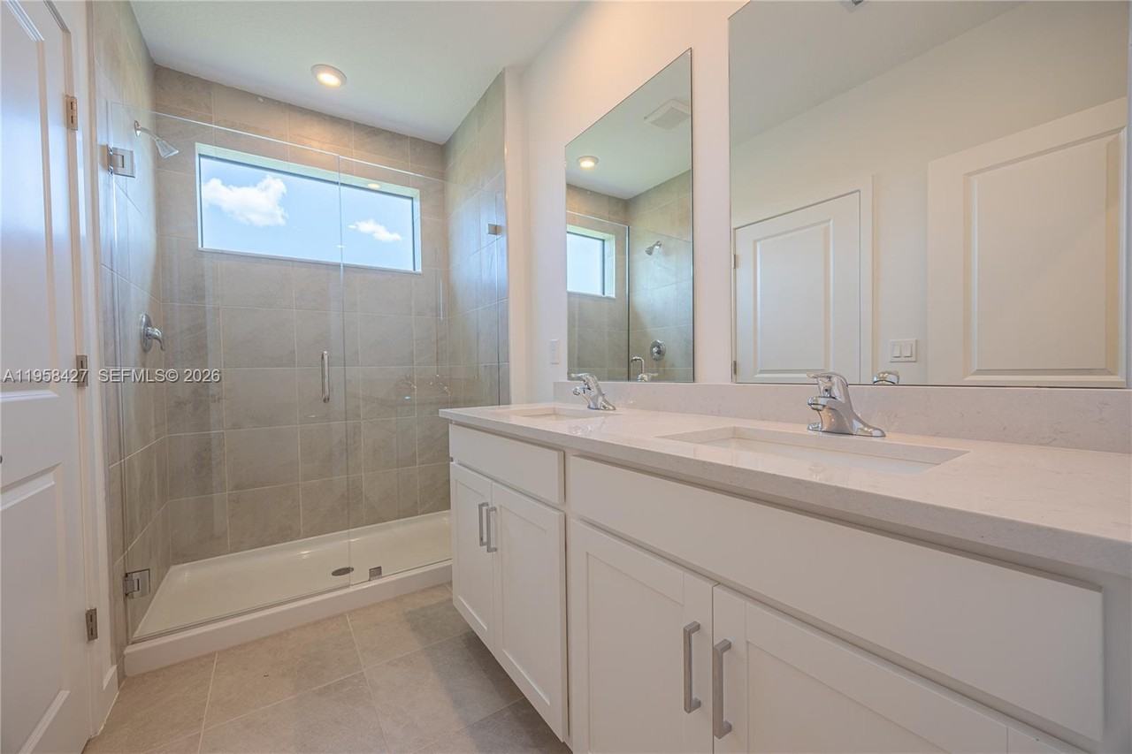 7040 Channing Avenue - Photo 4 of 25