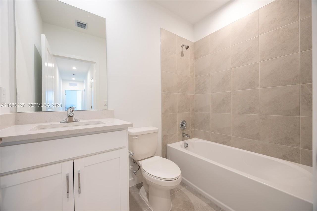 7040 Channing Avenue - Photo 7 of 25