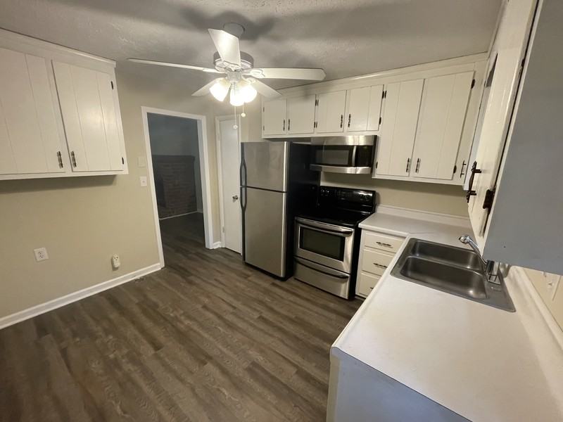 1060 1060/1062 Sourwood Ct - Photo 6 of 11