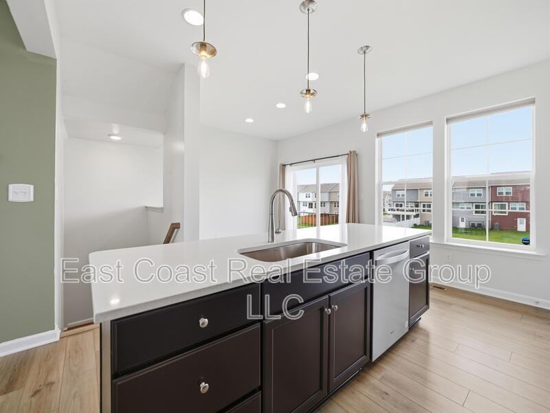 22 Kirby Ct - Photo 5 of 32