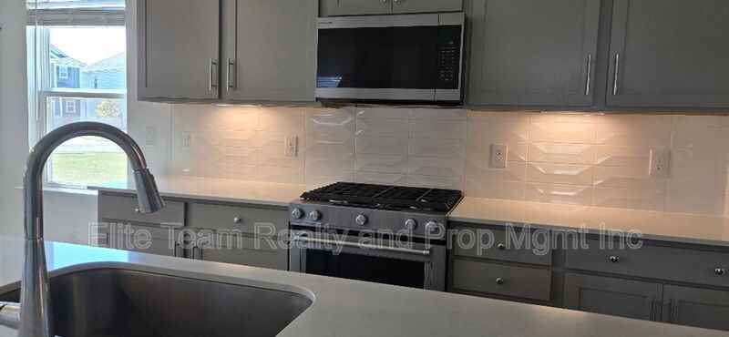13033 Garren View Ln - Photo 5 of 24