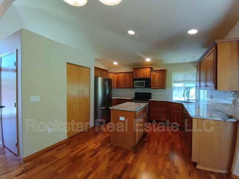 6720 S Moran View St - Photo 5 of 38