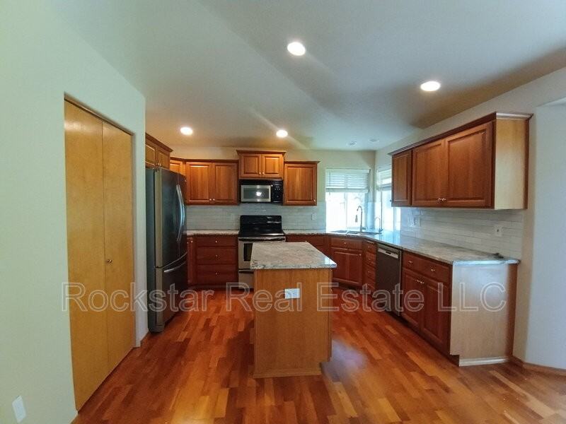 6720 S Moran View St - Photo 6 of 38