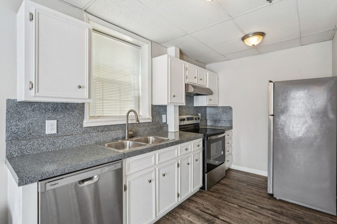 Victorian Village Apartments - Photo 3 of 39