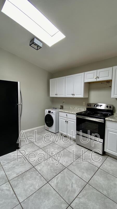 417 E Thoroughbred St - Photo 3 of 10