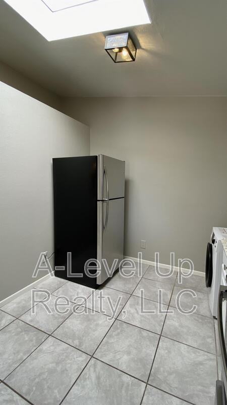 417 E Thoroughbred St - Photo 4 of 10