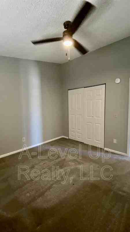 417 E Thoroughbred St - Photo 5 of 10