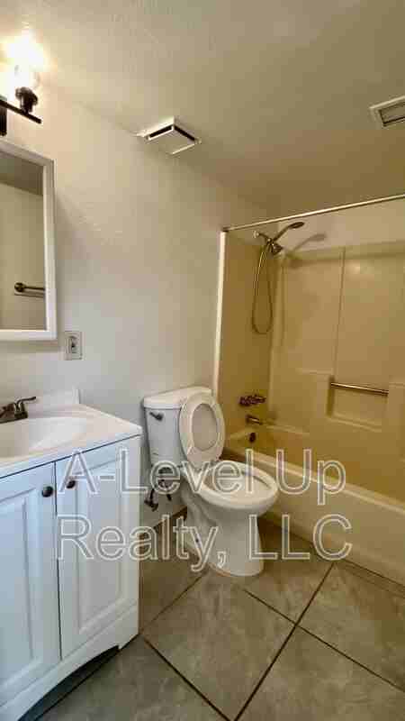 417 E Thoroughbred St - Photo 6 of 10