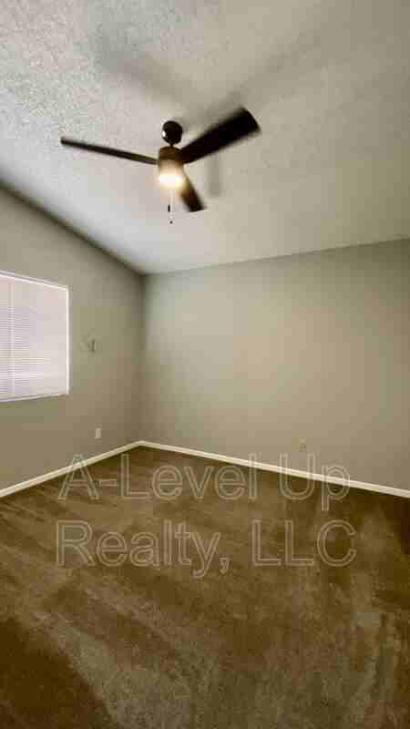 417 E Thoroughbred St - Photo 7 of 10