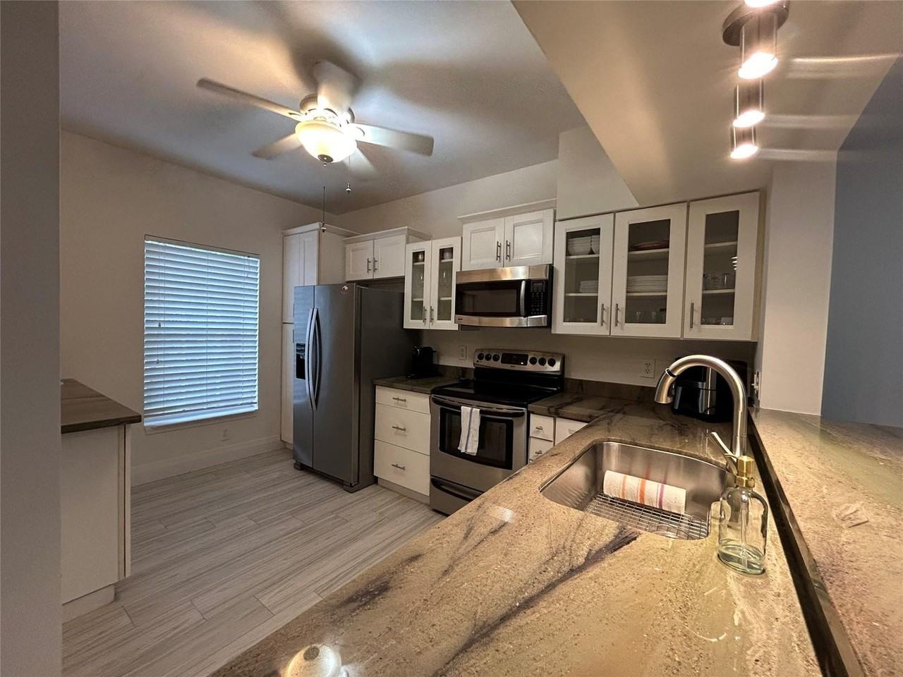 1043 Kokomo Key Lane - Photo 2 of 19