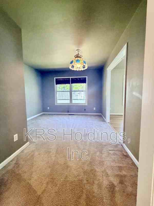 477 Westwood Rd - Photo 5 of 14