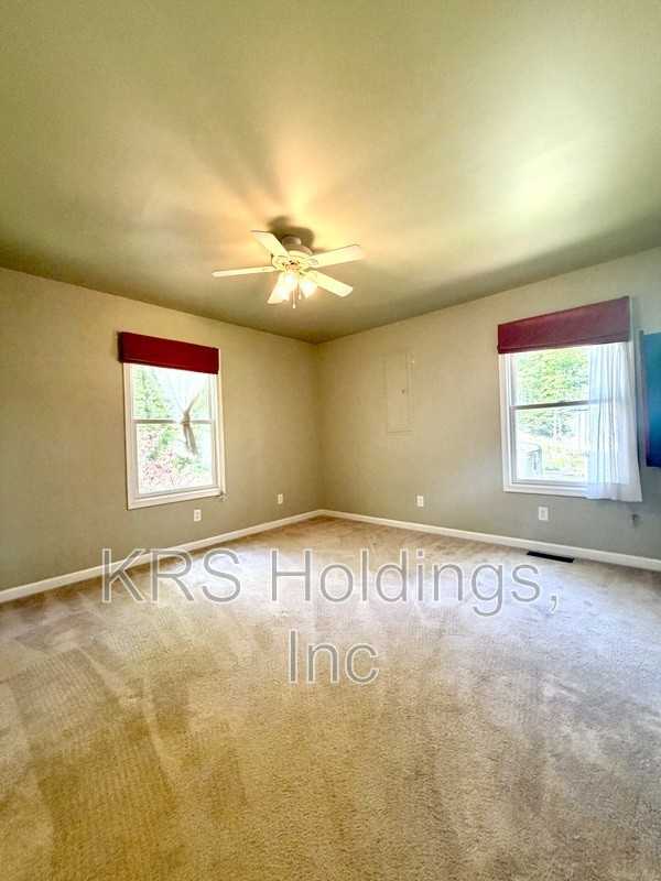 477 Westwood Rd - Photo 7 of 14