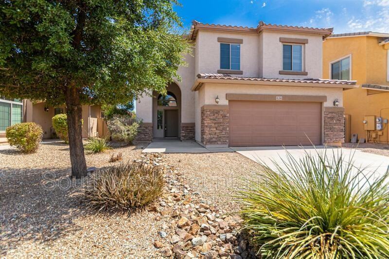 41261 W Laramie Rd - Photo 3 of 43