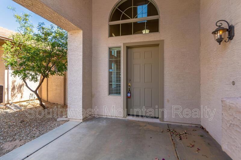 41261 W Laramie Rd - Photo 7 of 43