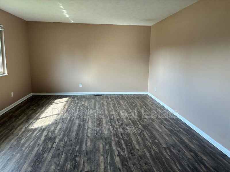 5261 Bromwick Dr - Photo 5 of 34