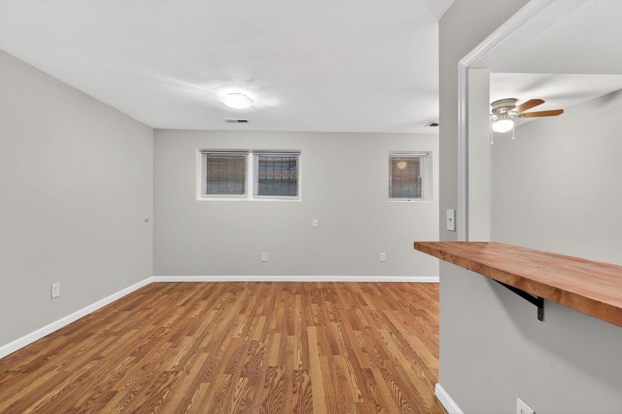 429 Kenyon St Nw #T2 - Photo 4 of 30