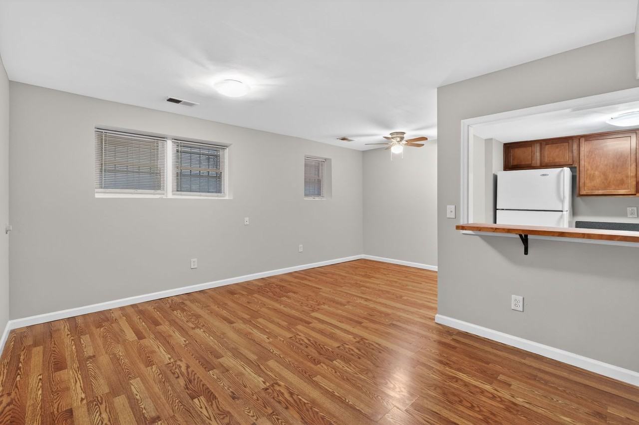 429 Kenyon St Nw #T2 - Photo 5 of 30