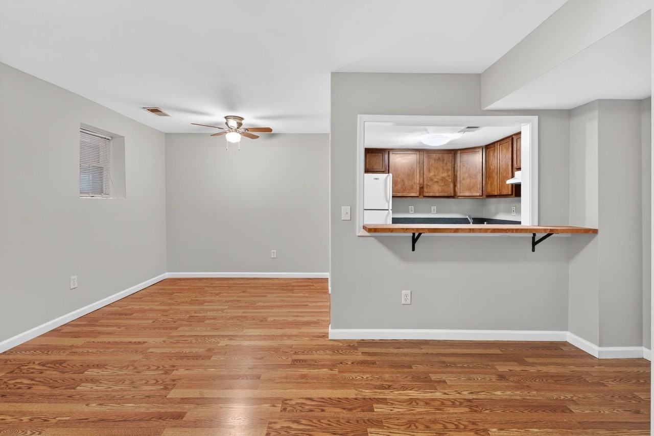 429 Kenyon St Nw #T2