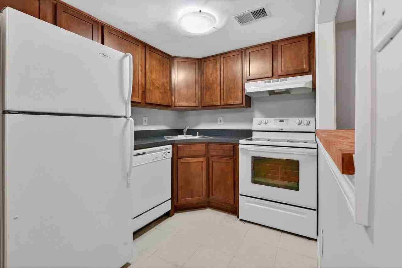429 Kenyon St Nw #T2 - Photo 7 of 30