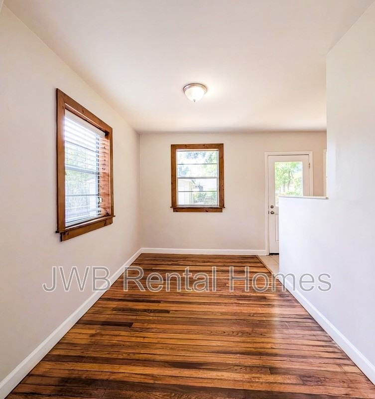 3312 Seville St W - Photo 4 of 16