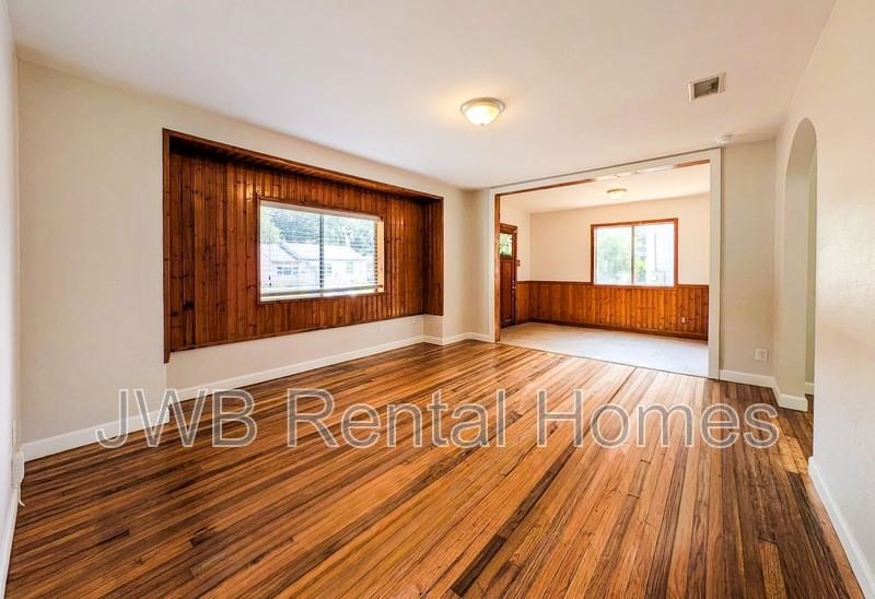3312 Seville St W - Photo 5 of 16