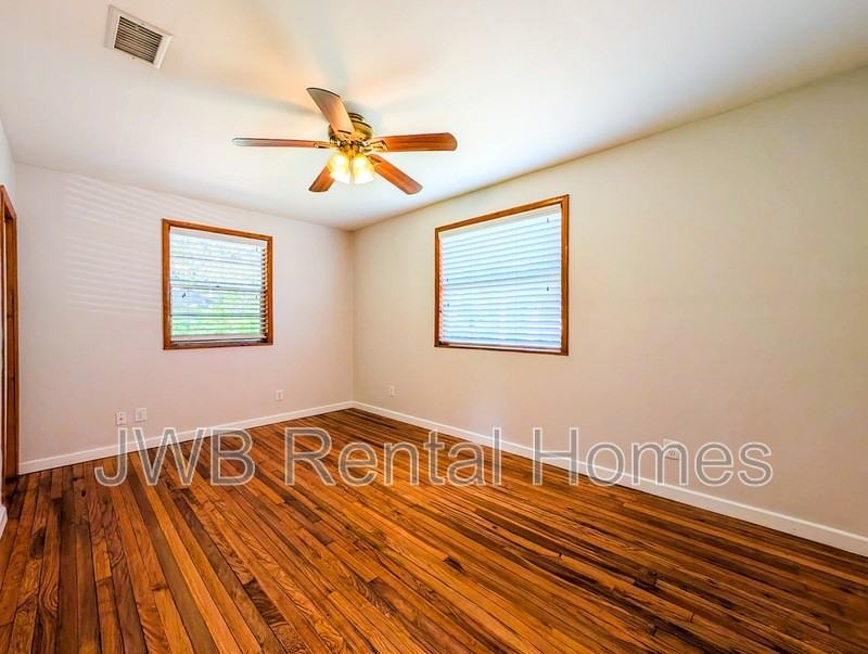 3312 Seville St W - Photo 6 of 16