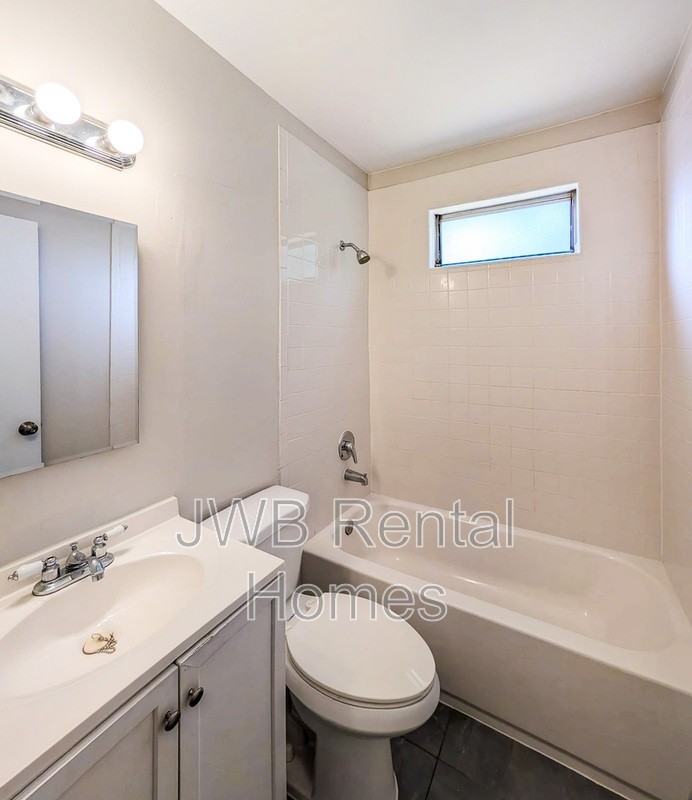 3312 Seville St W - Photo 7 of 16