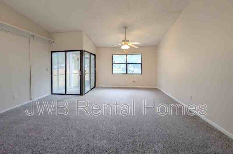 8412 Long Meadow Cir N - Photo 4 of 19