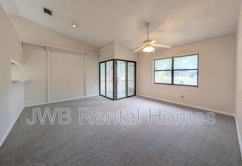 8412 Long Meadow Cir N - Photo 5 of 19