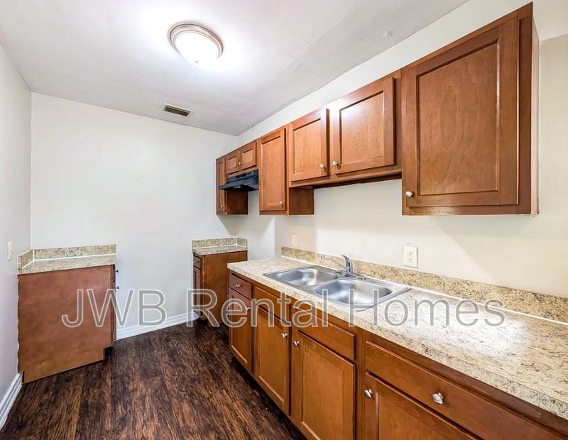 2817 Mars Ave - Photo 2 of 16