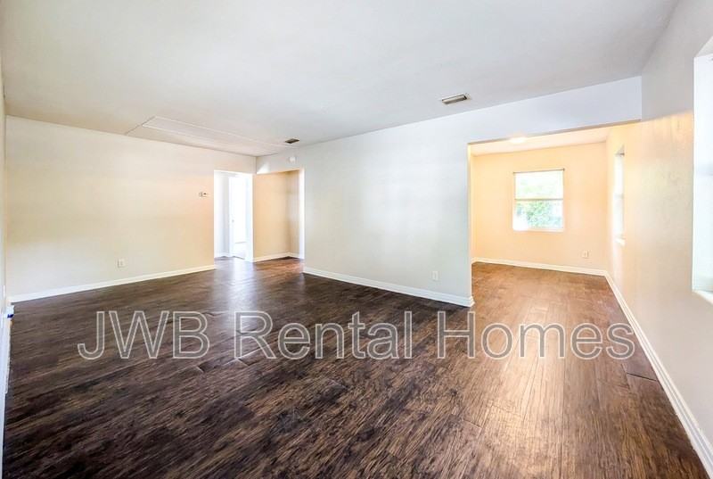 2817 Mars Ave - Photo 5 of 16