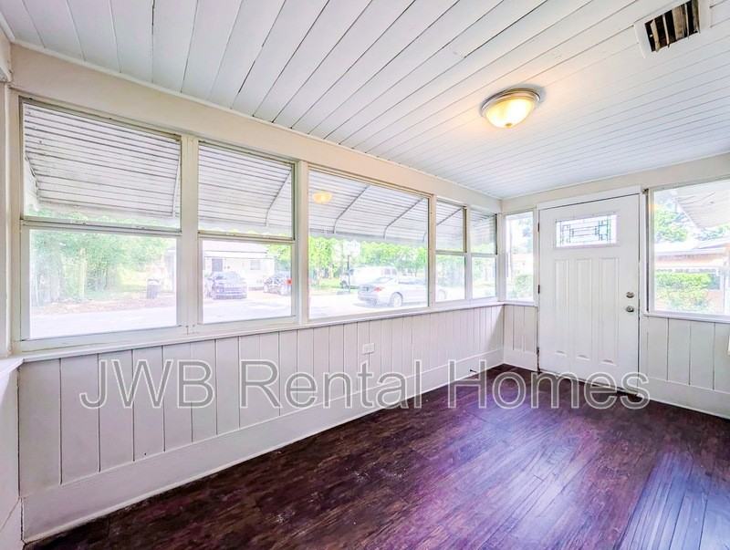 2817 Mars Ave - Photo 6 of 16