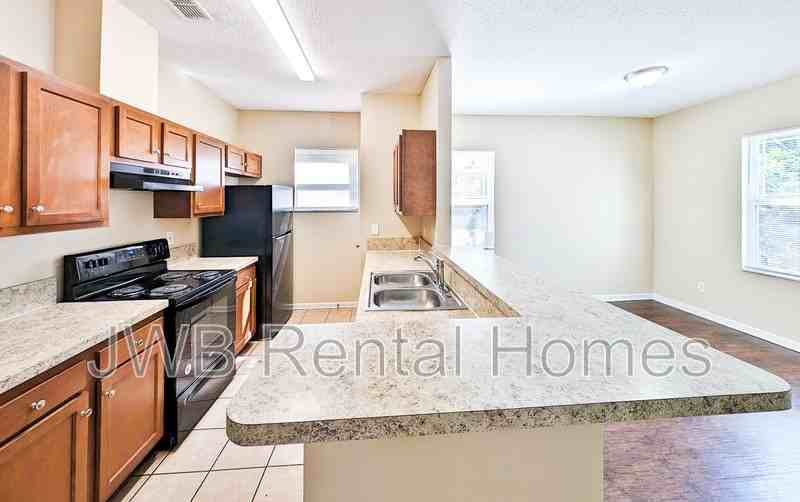 1149 W 28th St - Photo 2 of 14