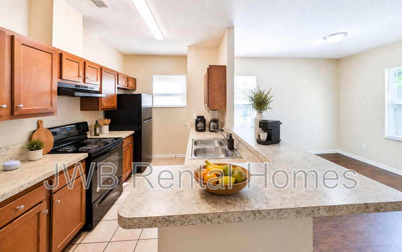 1149 W 28th St - Photo 3 of 14