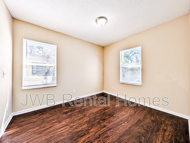 1149 W 28th St - Photo 4 of 14