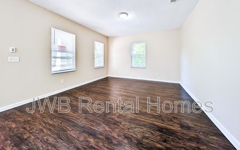 1149 W 28th St - Photo 6 of 14