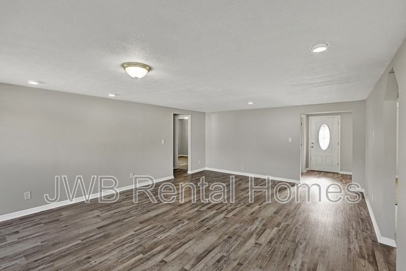 275 Claremore Ave - Photo 6 of 22