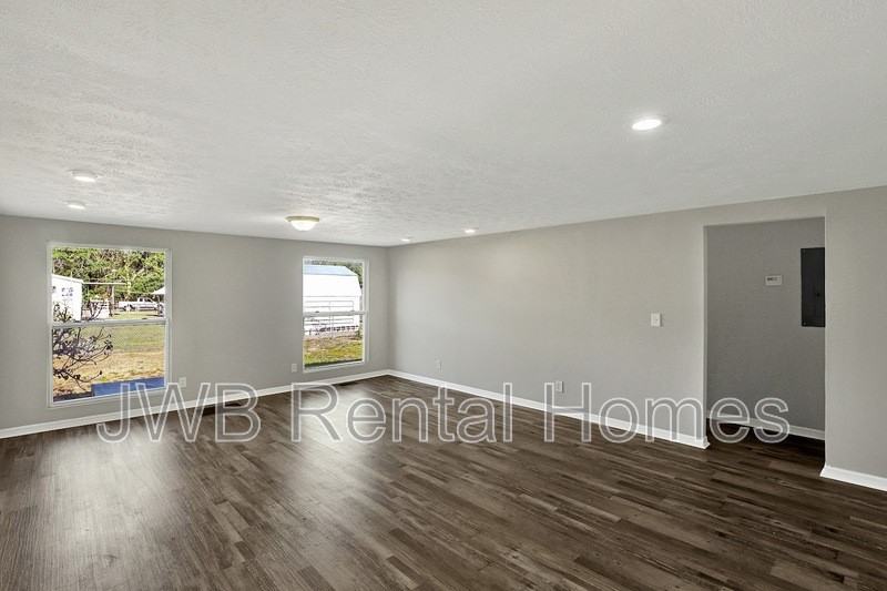 275 Claremore Ave - Photo 7 of 22
