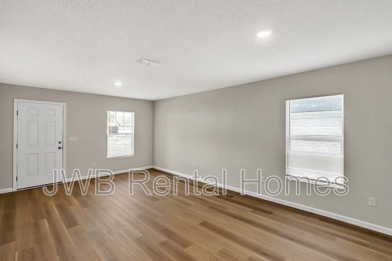 9122 Monroe Ave - Photo 5 of 22