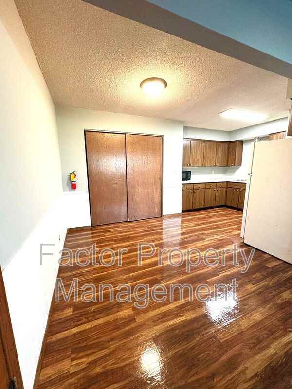 414 Allan Ave #101 - Photo 5 of 17