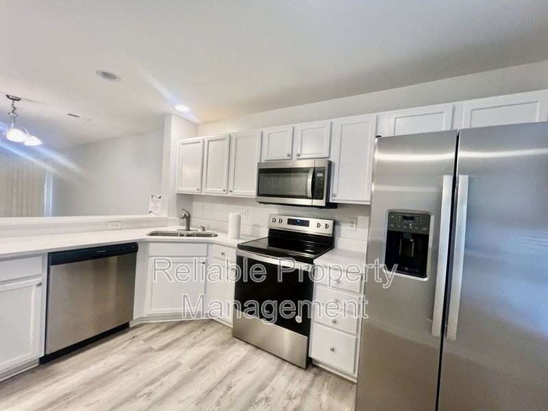 7720 Averette Field Dr - Photo 2 of 15