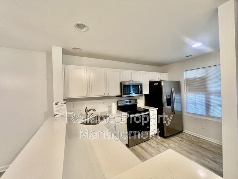 7720 Averette Field Dr - Photo 3 of 15