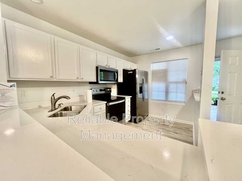 7720 Averette Field Dr - Photo 4 of 15