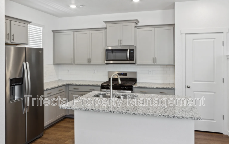 628 Thoroughbred Ln - Photo 4 of 19