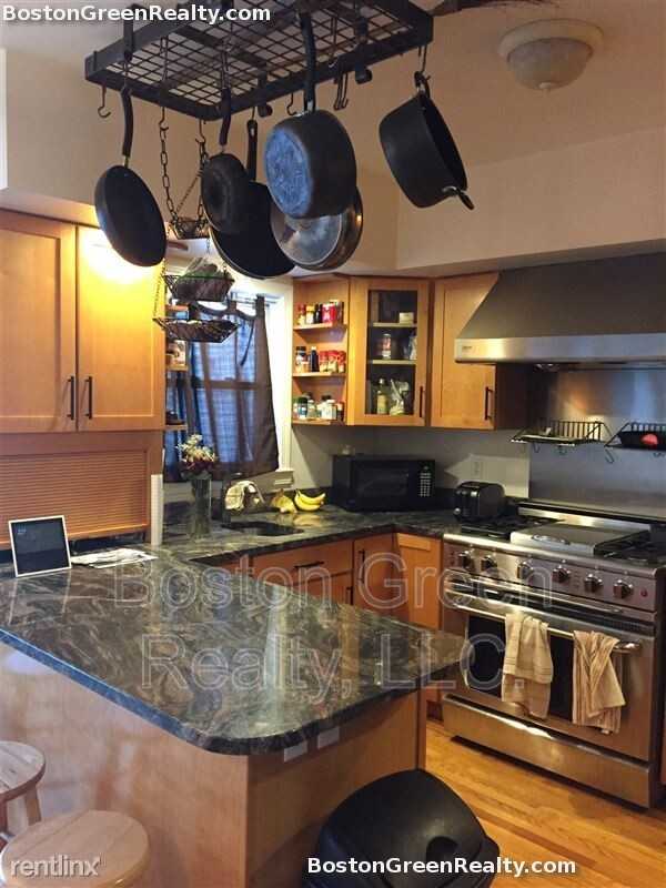 652 Dorchester Ave #1 - Photo 3 of 17