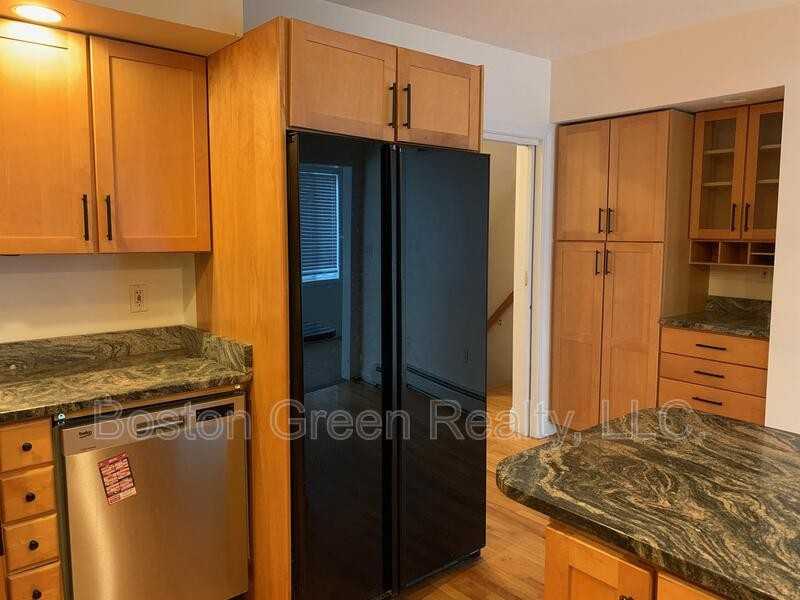 652 Dorchester Ave #1 - Photo 4 of 17