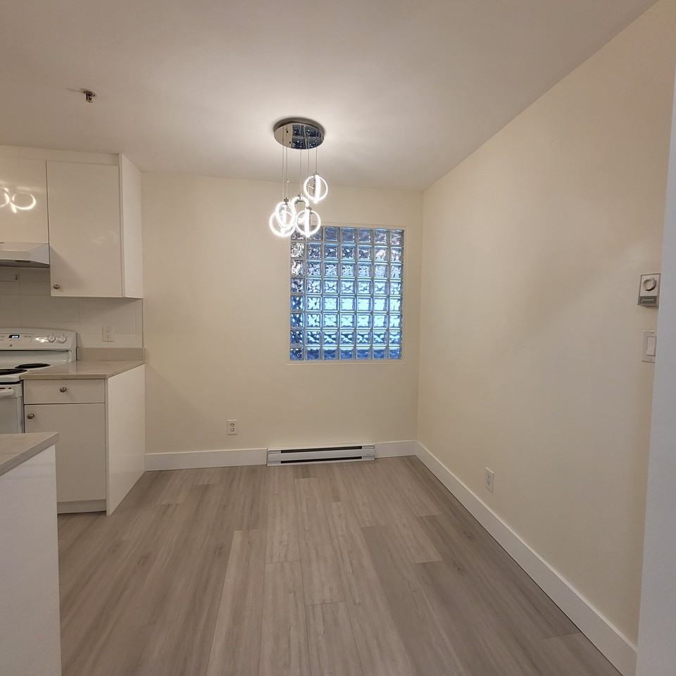2428 East Broadway #401 - Photo 6 of 17